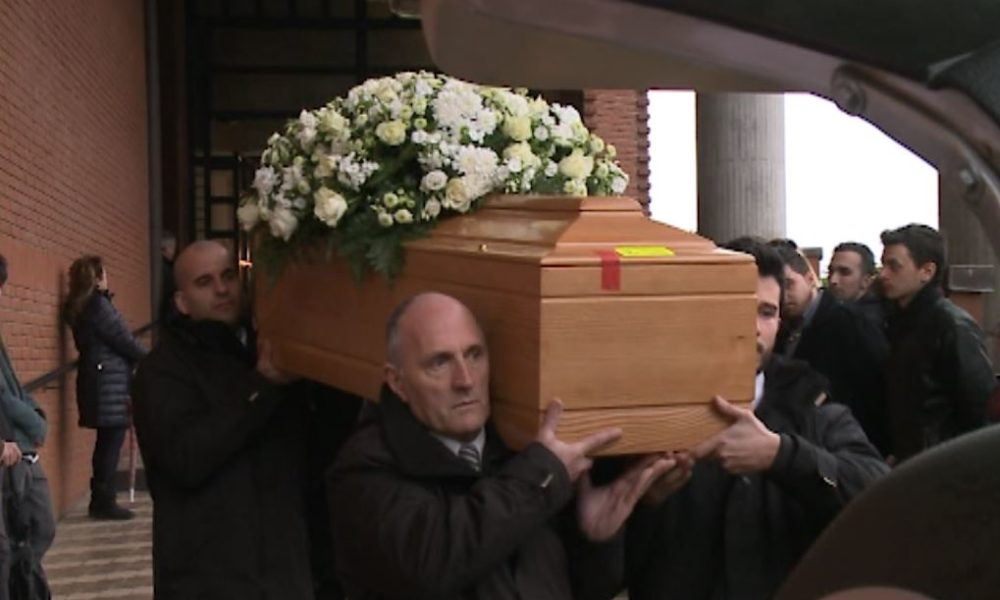 A Sagnino i funerali di Ricardo, il 20enne travolto dal treno a Bellinzona