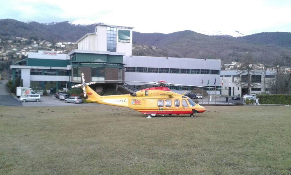 VIDEO Grave infortunio sul lavoro a Tavernerio: 38enne schiacciato da un macchinario