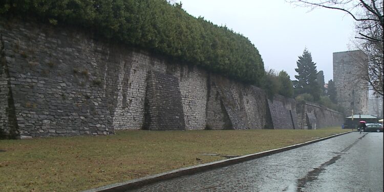 tratto di mura di como