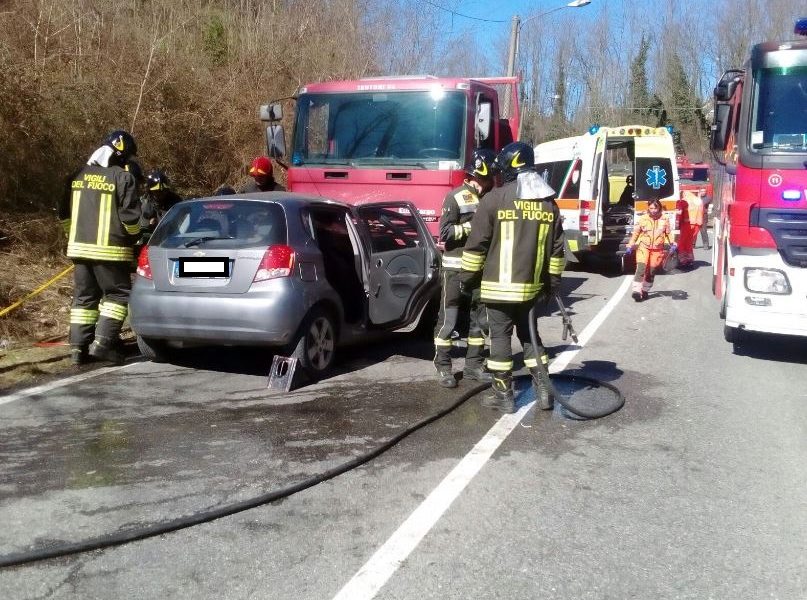 Incidente a Fino Mornasco: auto contro camion, muore donna di 40 anni