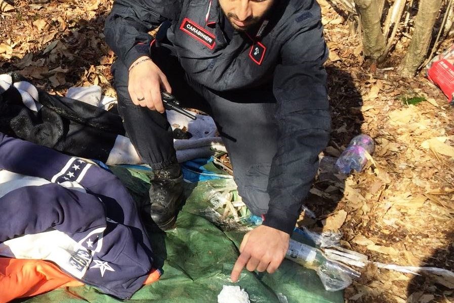 Parco del Lura, blitz antidroga dei carabinieri: smantellati covi degli spacciatori