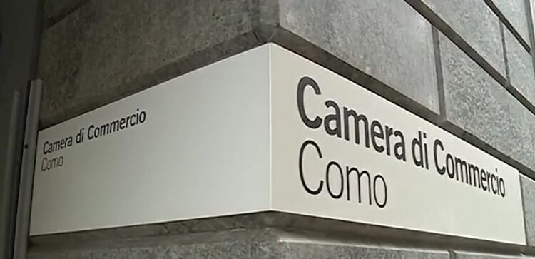 targa camera di commercio esposta sulla sede di Como