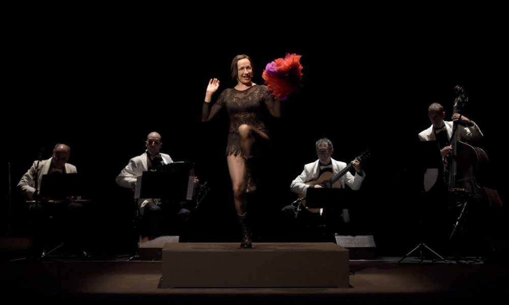 La grandezza di Maddalena Crippa torna al Sociale: venerdì L’allegra vedova