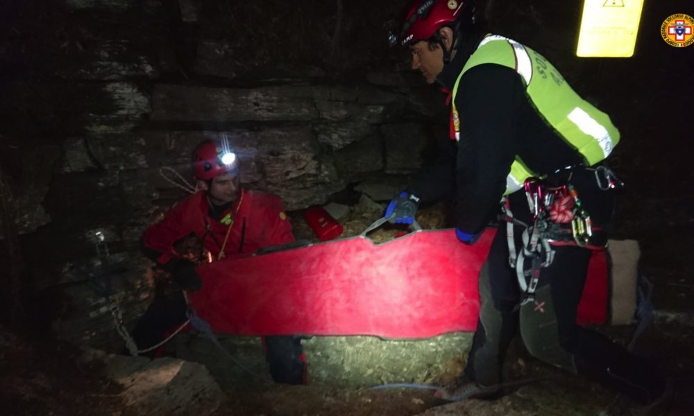 GALLERY Lo speleologo salvato da 50 soccorritori nella grotta dell’Alpe Madrona: le immagini dell’intervento