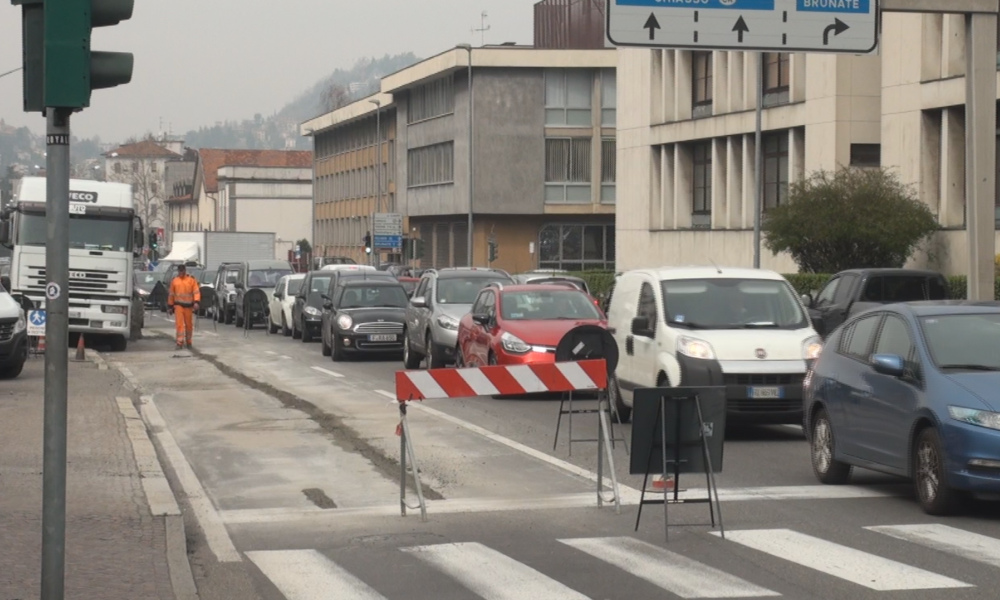 Como mattinata con cantiere in tangenziale tra code e caos: multata l’azienda