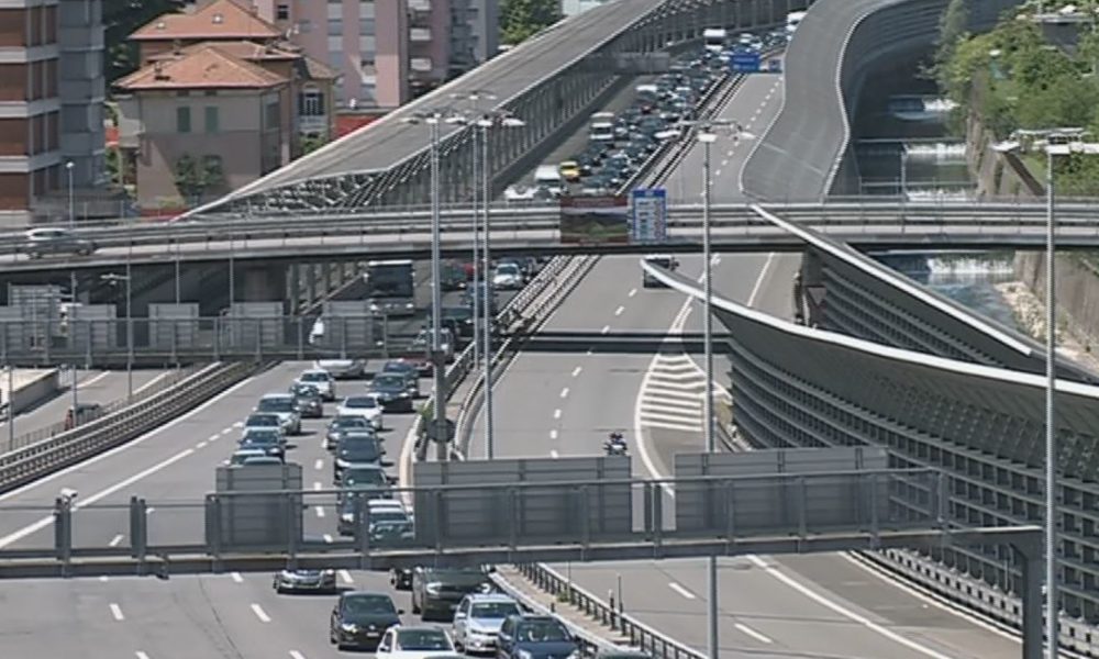 Vignetta più cara per gli stranieri? Scatta il caso in Svizzera