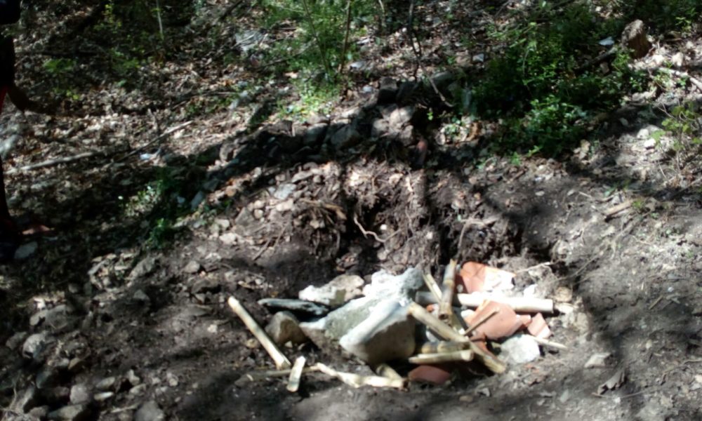 Eupilio, cadavere trovato nei boschi. Era sepolto da mesi, sospetto omicidio