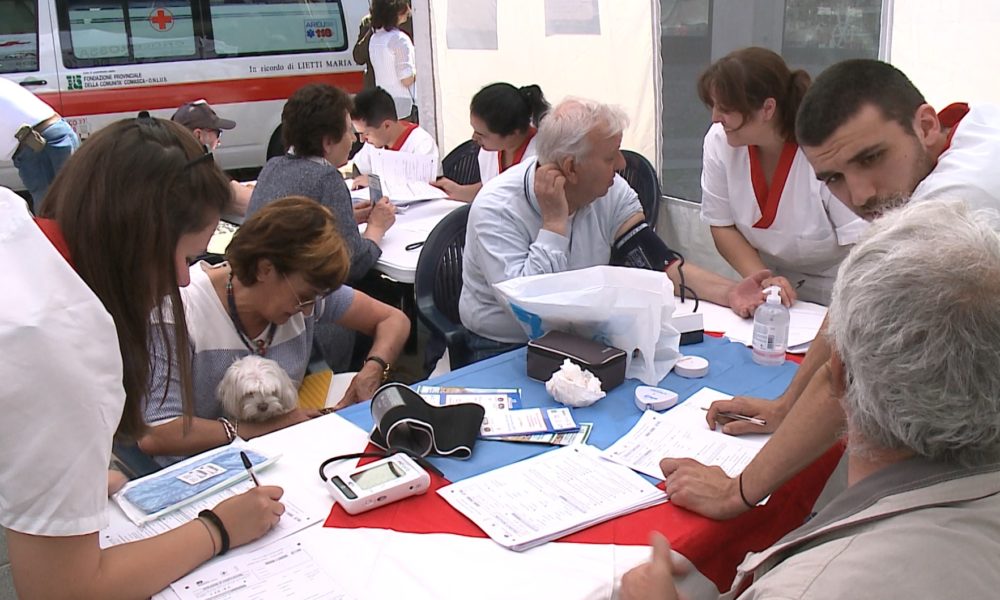 Ipertensione, controlli gratis in piazza San Fedele: grande affluenza e postazioni raddoppiate