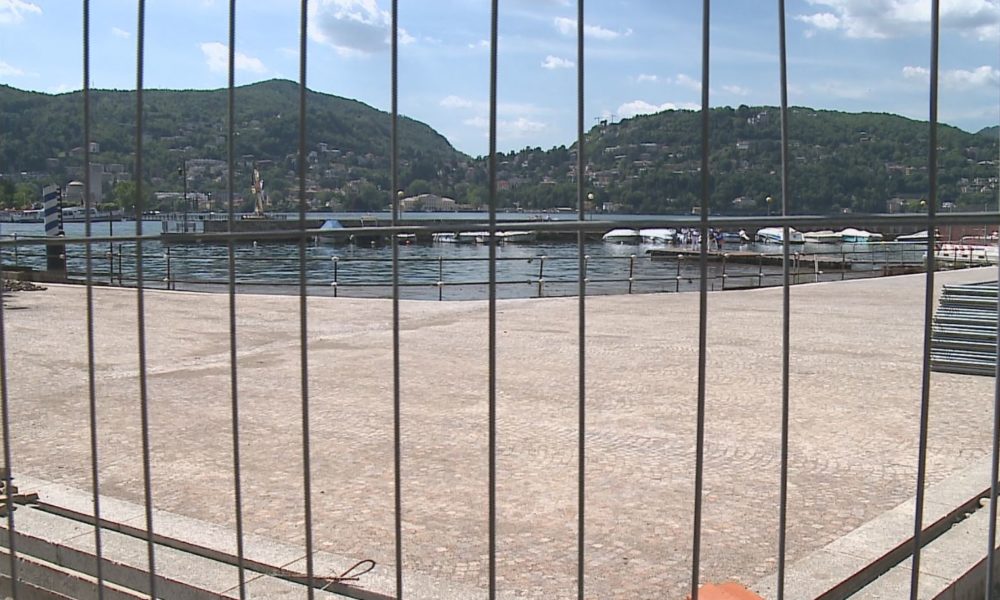 VIDEO Como, paratie: via la palizzata a Sant’Agostino. Nuovi pezzi di lungolago si svelano ai cittadini