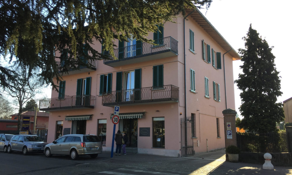 Gratta e vince 5 milioni di euro, il tagliando fortunato venduto alla pasticceria Ernani di Lurate Caccivio