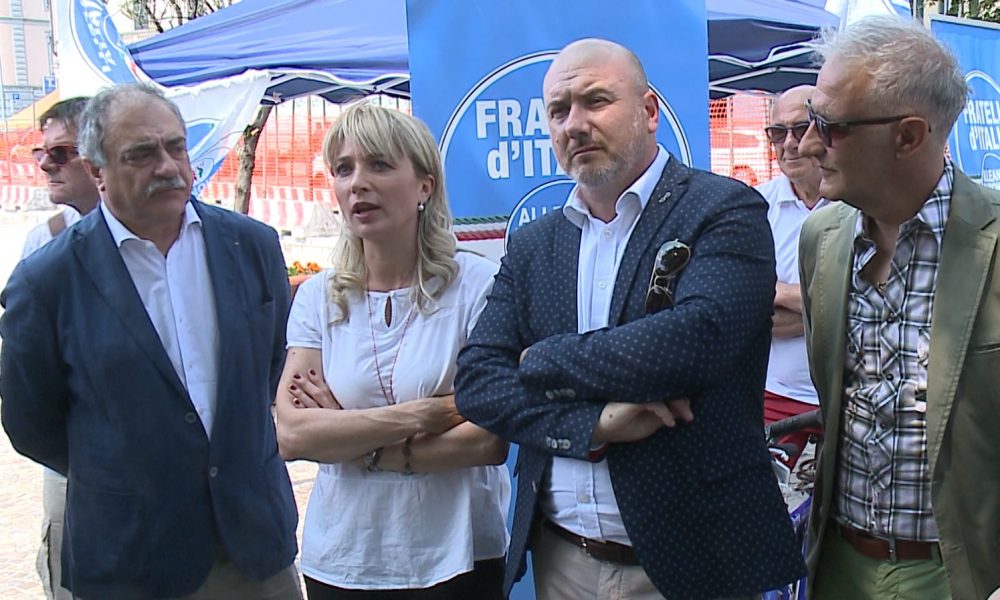 Viviana Beccalossi sul lungolago: “Mai più Como alla ribalta per la stazione invasa dai migranti”