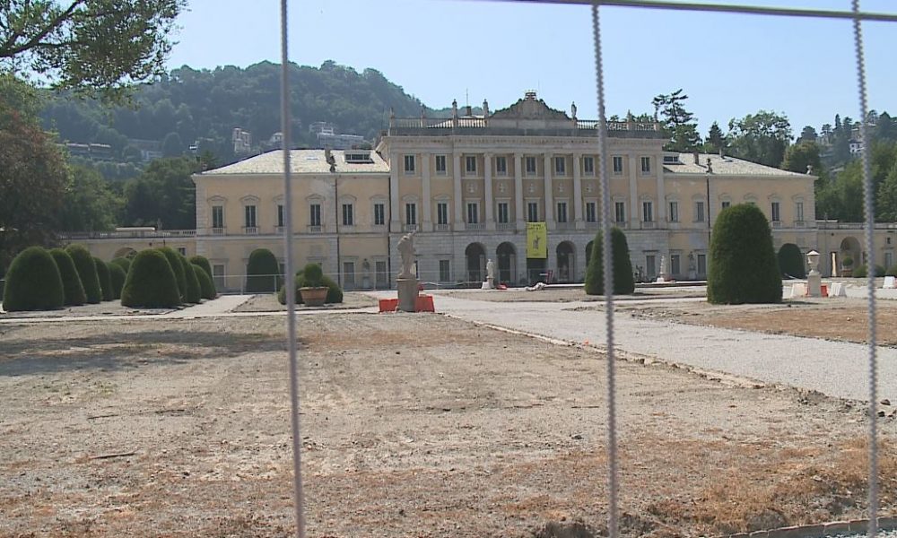 Villa Olmo, segnalazione dei cittadini: “Nessun operaio al lavoro”. L’assessore: “Il cantiere procede regolarmente”