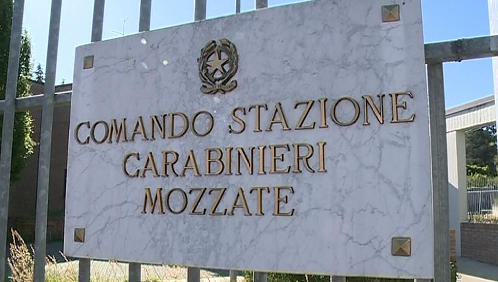 La convivente dai carabinieri a raccontare i maltrattamenti, lui cerca di entrare in caserma ubriaco