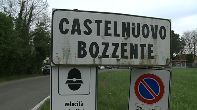 “Una strada tutta per loro”, a scuola senz’auto: il parcheggio diventa area giochi per i bambini