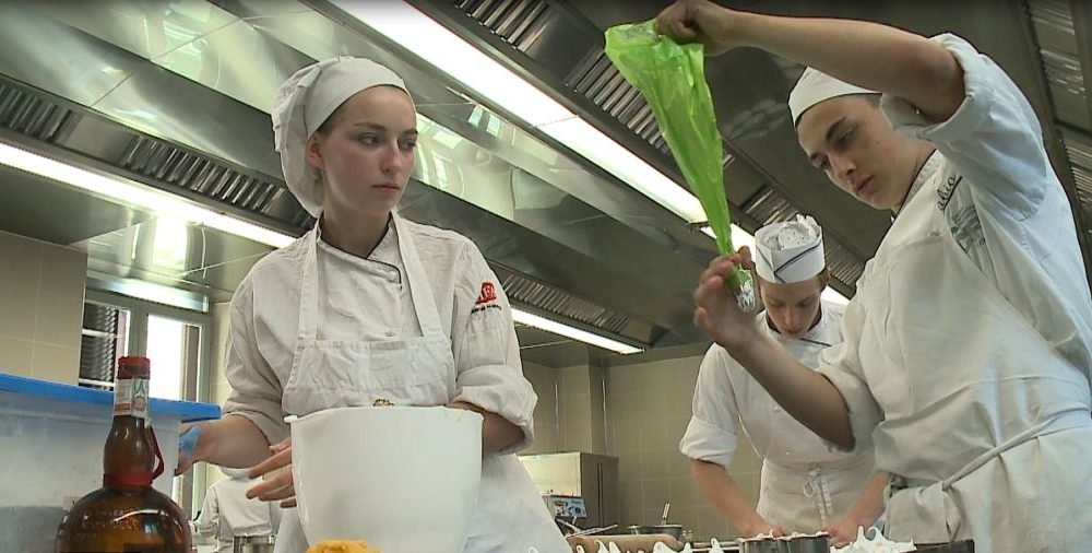 Chef si diventa, prove di altissimo livello al Cfp con le ricette dei grandi ex alunni: Lo Priore e Crippa