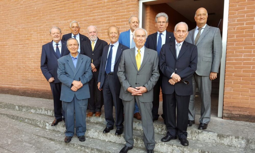 50 anni dalla laurea: l’importante traguardo festeggiato da 17 medici comaschi