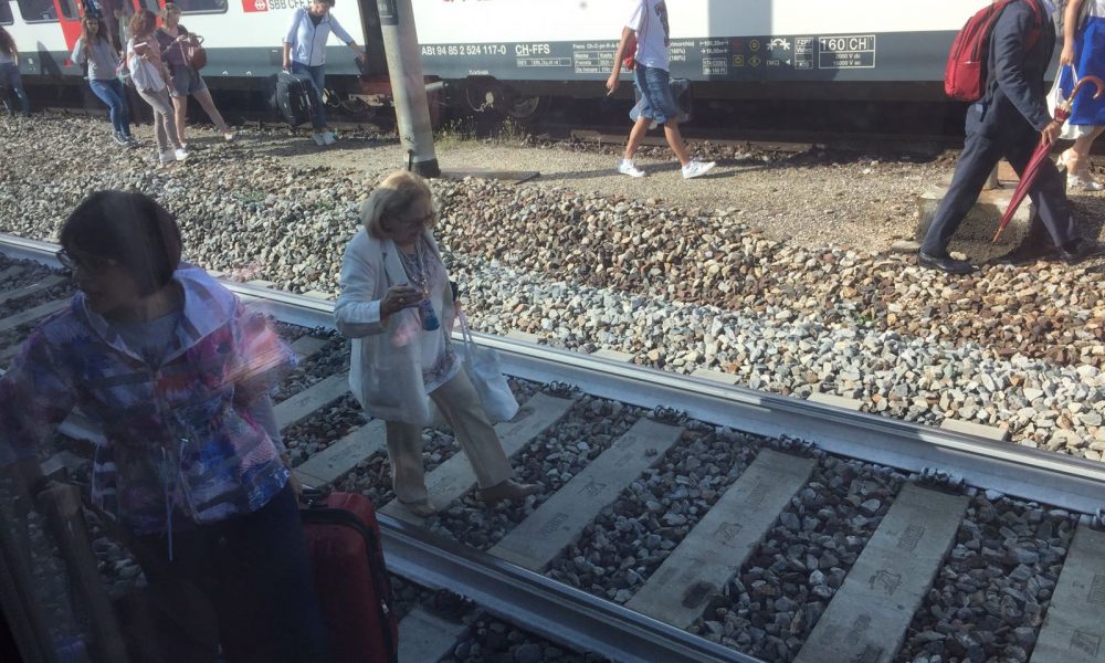 Treni Como-Milano, i pendolari lasciati a terra. “Catastrofe quotidiana”
