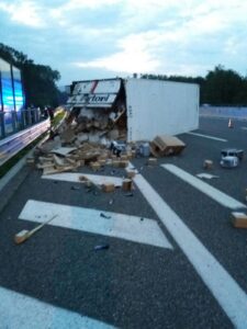 a9-tir-ribaltato (7)