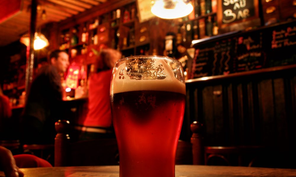 Ponte Chiasso, dopo la notte di follia le accuse dal Ticino: “Stop al frontalierato della birra. 12enni si sbronzano con pochi euro”