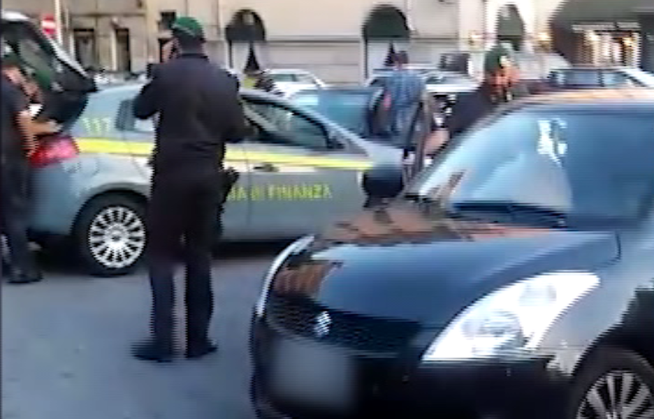 Marijuana, abuso di alcol e multe: movida in viale Geno, controllate quasi 200 persone