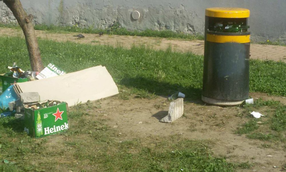 Degrado a Como, stop a vetro e alcol in 8 giardini