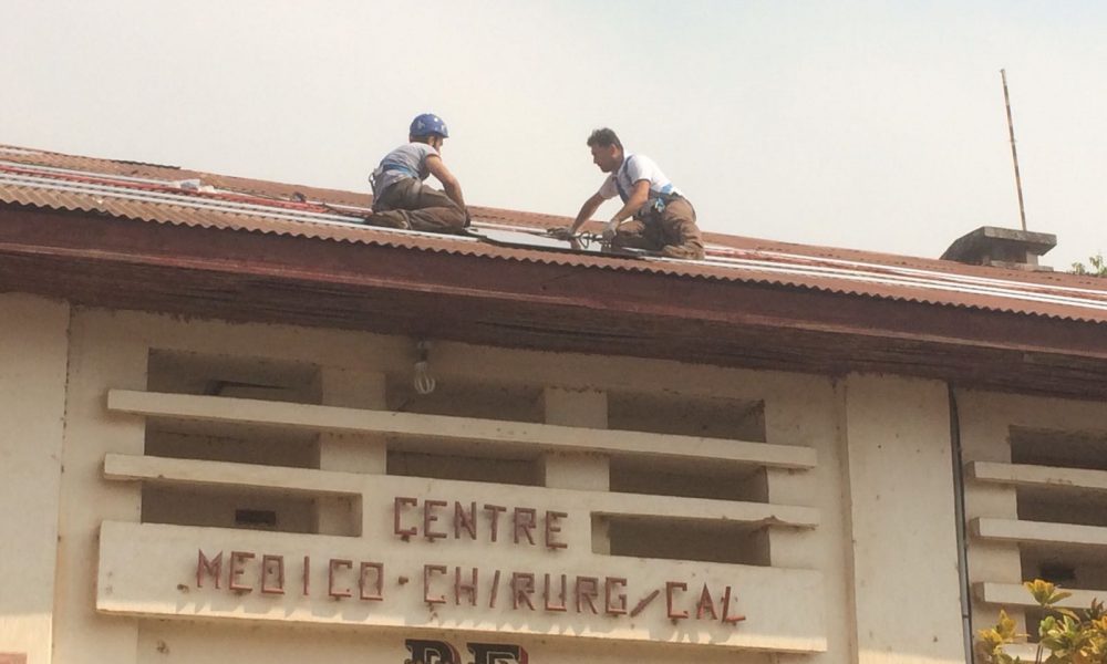 VIDEO Da Como al Congo, i medici di Progetto Sorriso portano l’elettricità all’ospedale di Uvira