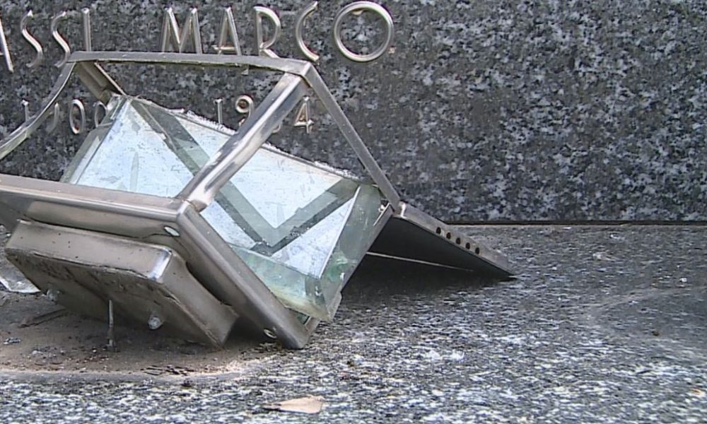 Vandali al cimitero di Como, il Codacons chiede le telecamere di sorveglianza