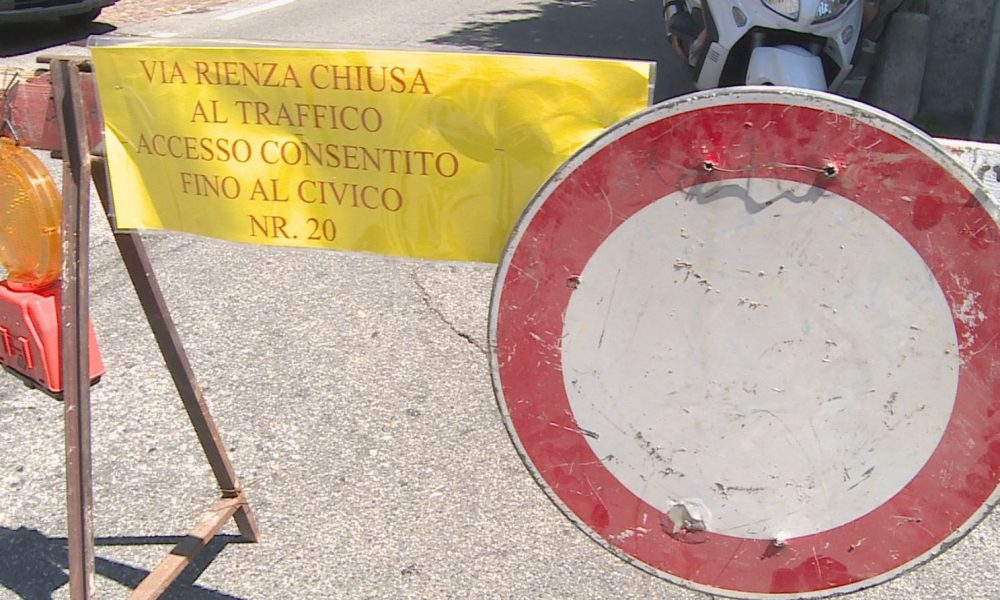 Via Rienza chiusa per una frana, da domani autobus navetta