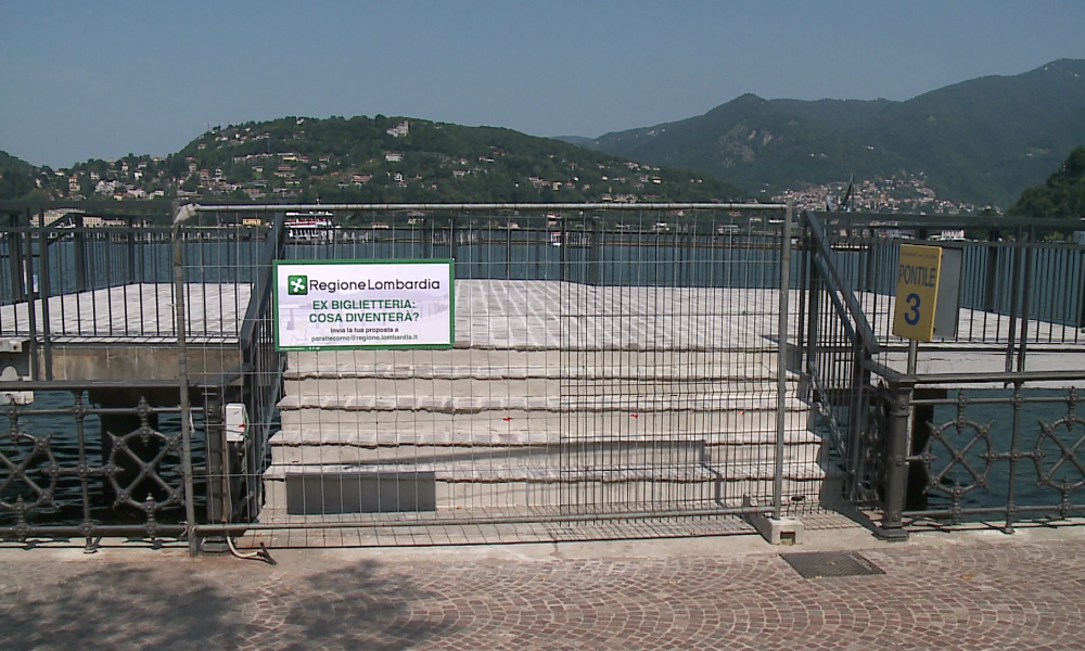 VIDEO Lungolago, restituita l’ex biglietteria. Maroni: “Il Comune decida quando aprire”
