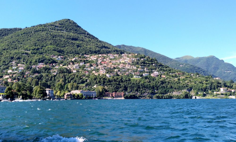 Evento gratuito e aperto a tutti, sabato la traversata a nuoto del lago di Como