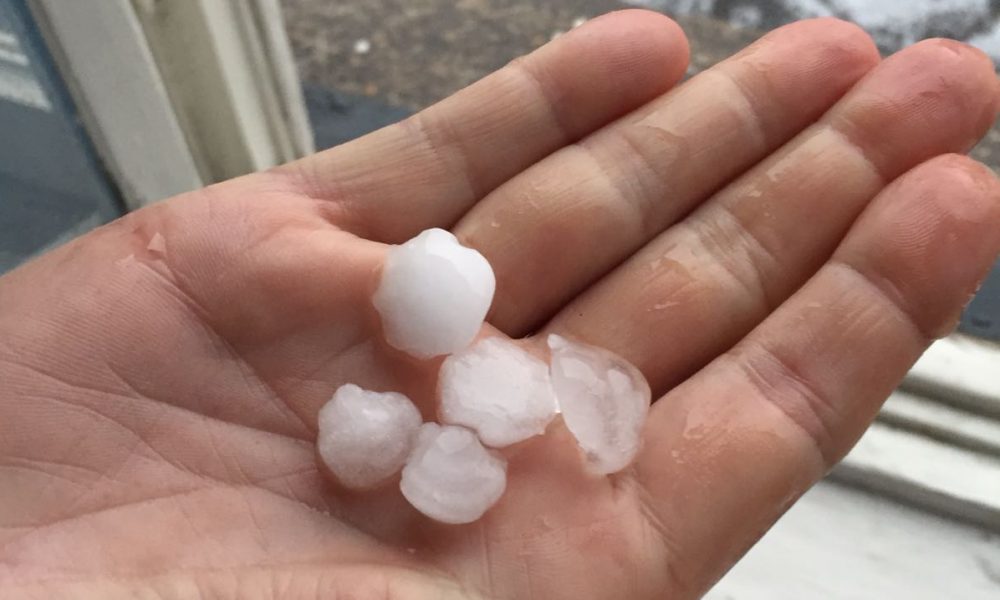 VIDEO Violenta grandinata nel Comasco, chicchi di ghiaccio e allagamenti, le immagini