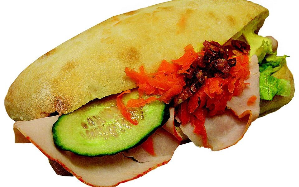 Erba: “Il panino non è buono”, scoppia una megarissa