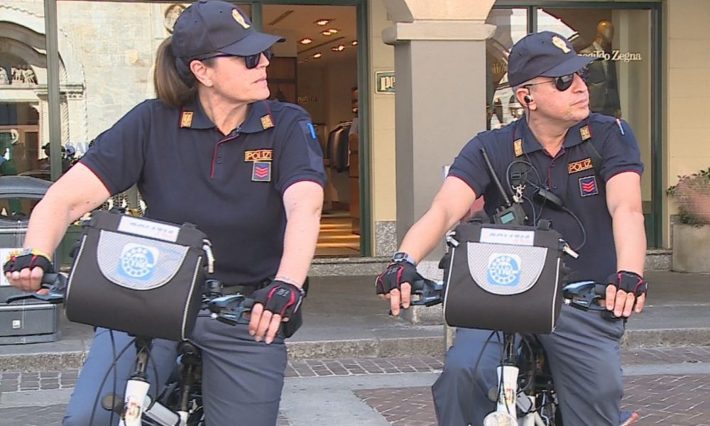 Como, i poliziotti di quartiere salgono in bici