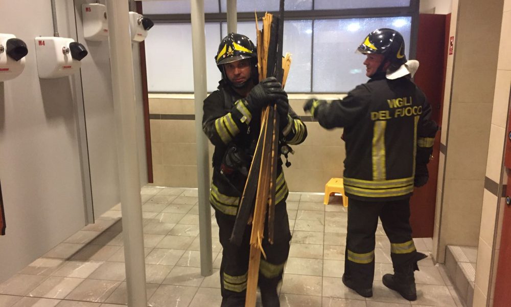 Incendio nella sauna della piscina Sinigaglia di Como, un intossicato