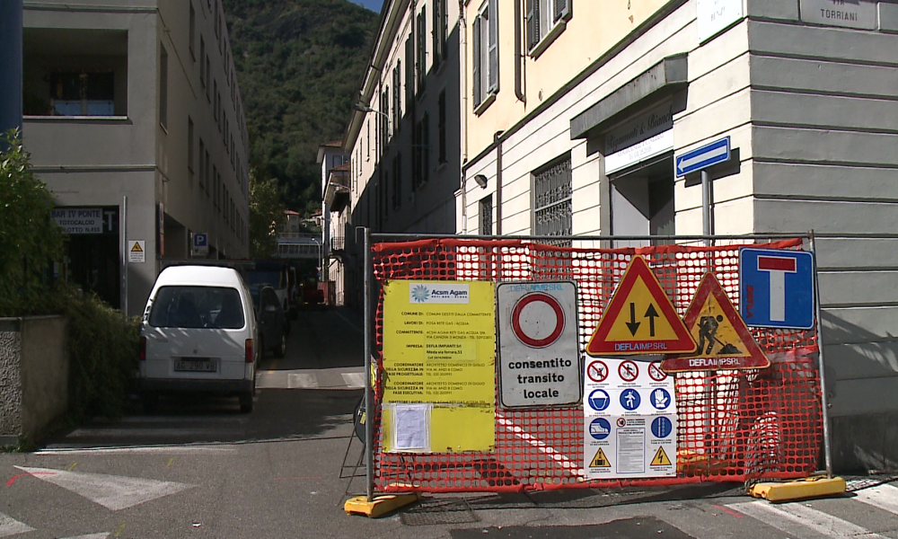 Lavori in via Benzi, la protesta dei commercianti: “Non siamo stati avvisati in tempo”