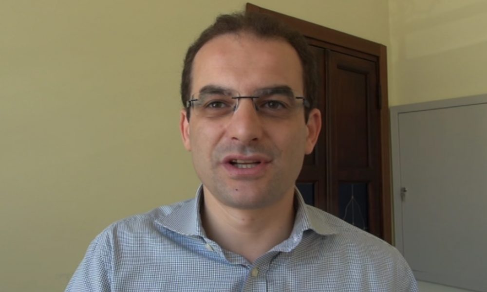 Mariano, ordinanza contro bivacchi, elemosina e accattonaggio. Il sindaco Pd: “Non sono uno sceriffo”