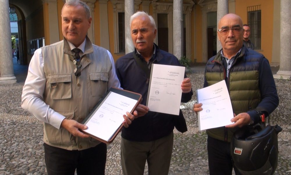 In 150 firmano per chiedere la manutenzione del bosco di Sagnino. Mottola: “Diventi il parco Nord di Como”