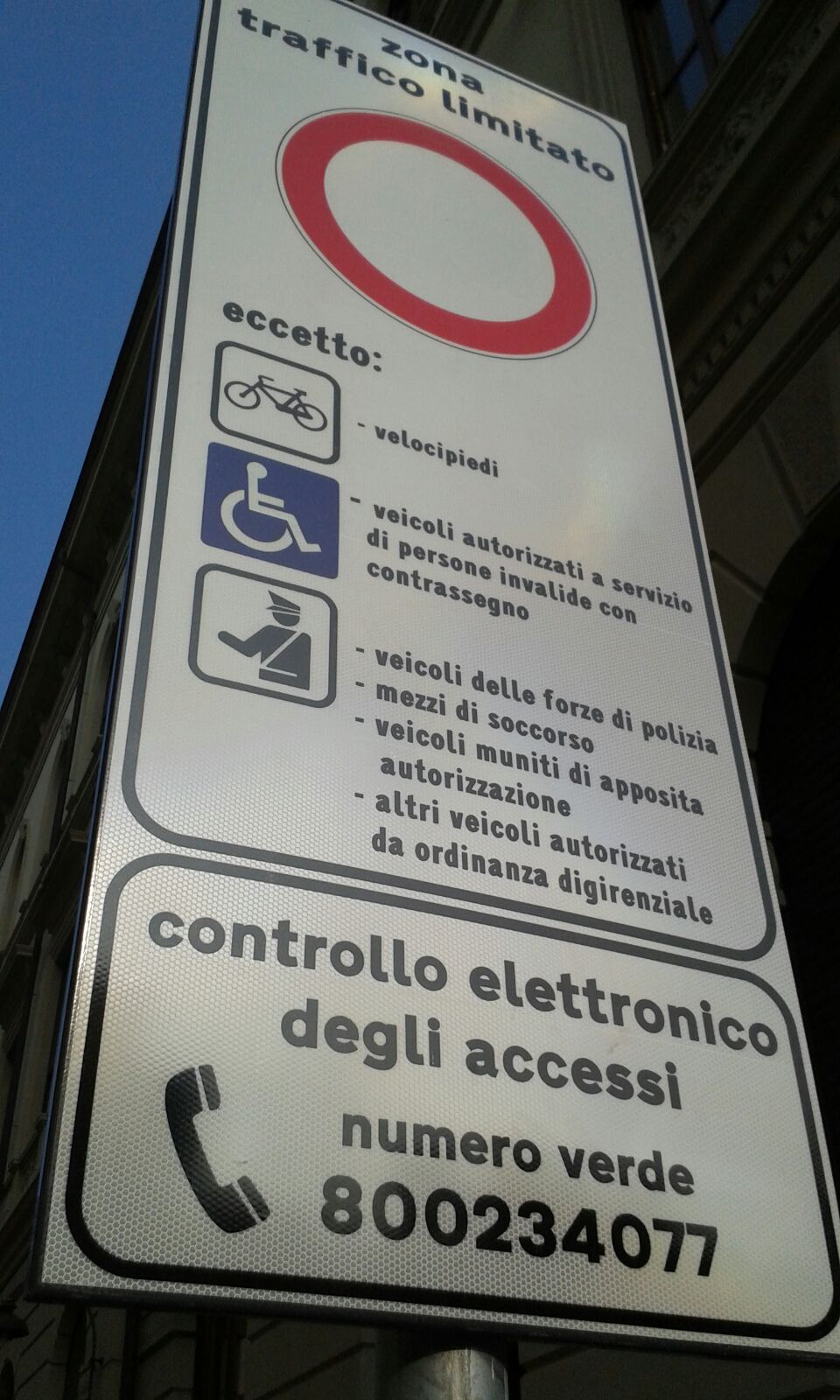 divieto di accesso eccetto biciclette e autorizzati
