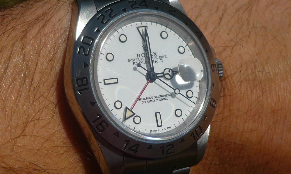 Cantù, rubano Rolex dal polso di 70enne, denunciate due rumene