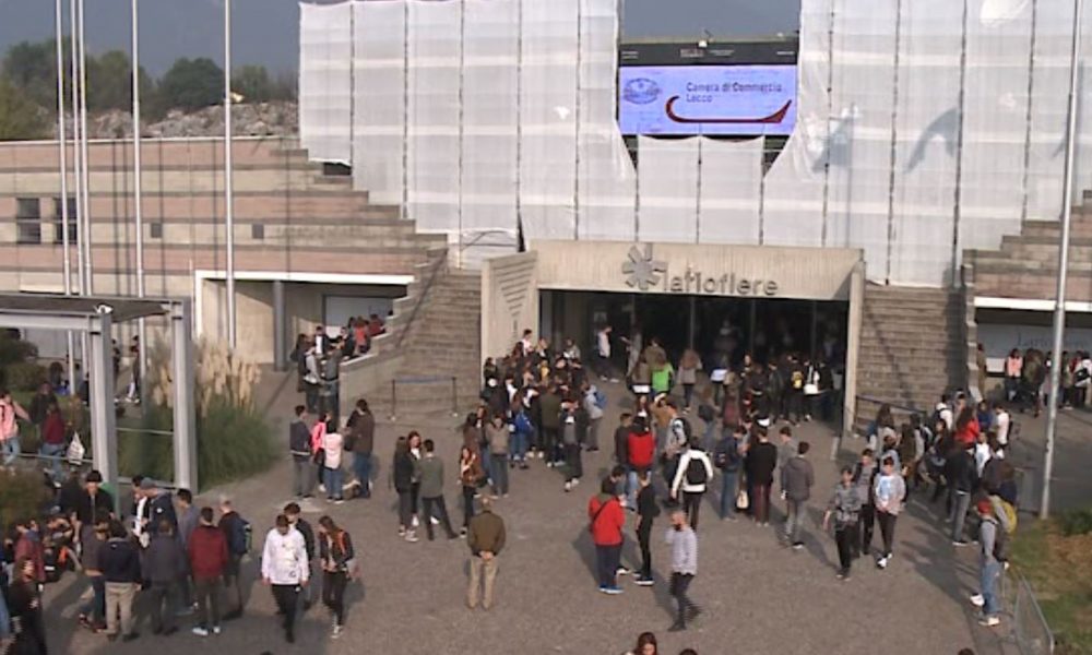 Young a Lariofiere, studenti tra scuola e lavoro. A Erba anche lo Stato Maggiore della Difesa