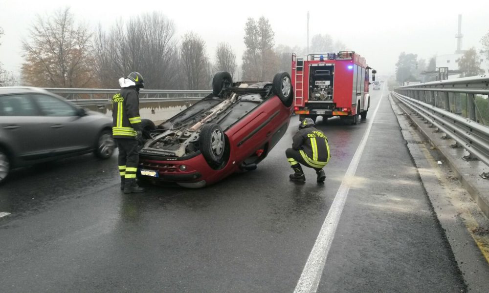 Mattina di incidenti: auto ribaltate a Novedrate e Colverde. Pedone investito in città
