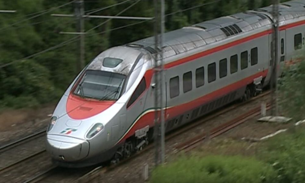 Elezioni e giro, no a treni straordinari. Trenord: “Offerta già molto ampia”