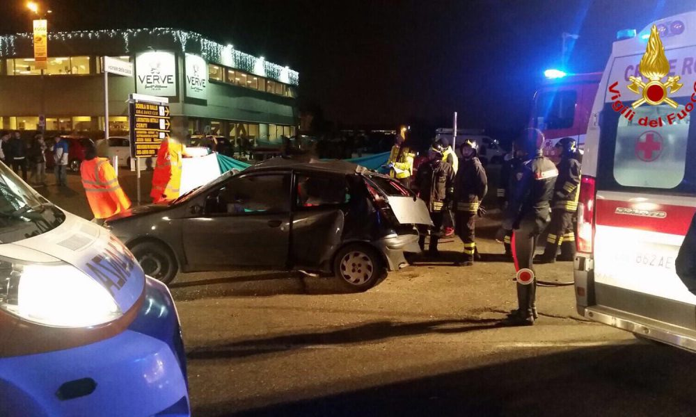 Schianto contro un camion tra Saronno e Solaro, morti tre giovanissimi