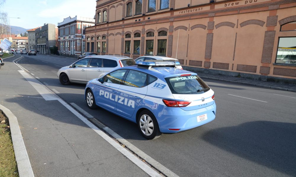 Camerlata, anziano aggredito e colpito con un pugno in faccia per una sigaretta. Ricercati i responsabili