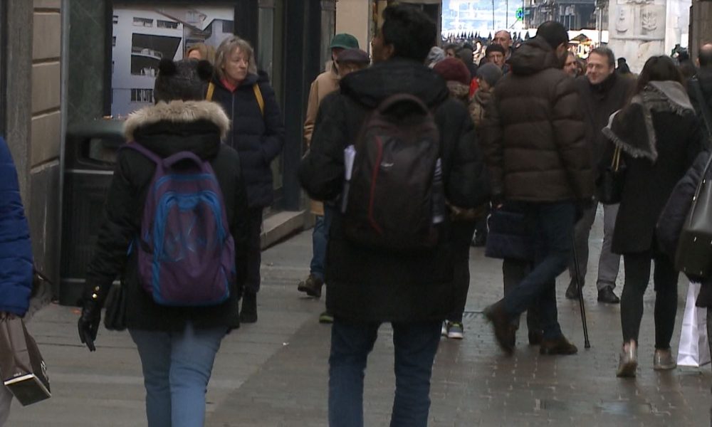VIDEO – Feste di Natale, la corsa dei comaschi all’ultimo regalo