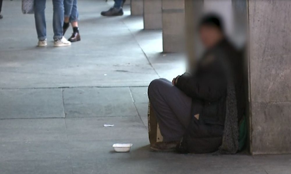 Polemiche sull’ordinanza anti-accattonaggio. Il caso diventa nazionale