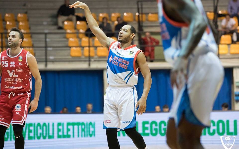 Cantù, show di Santo Stefano: vittoria in casa contro Pesaro