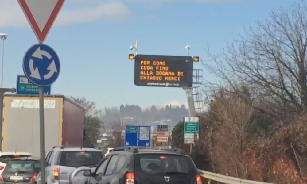 Viabilità in tilt: dieci chilometri di coda sull’A9 tra Fino e Chiasso e traffico bloccato a Lazzago