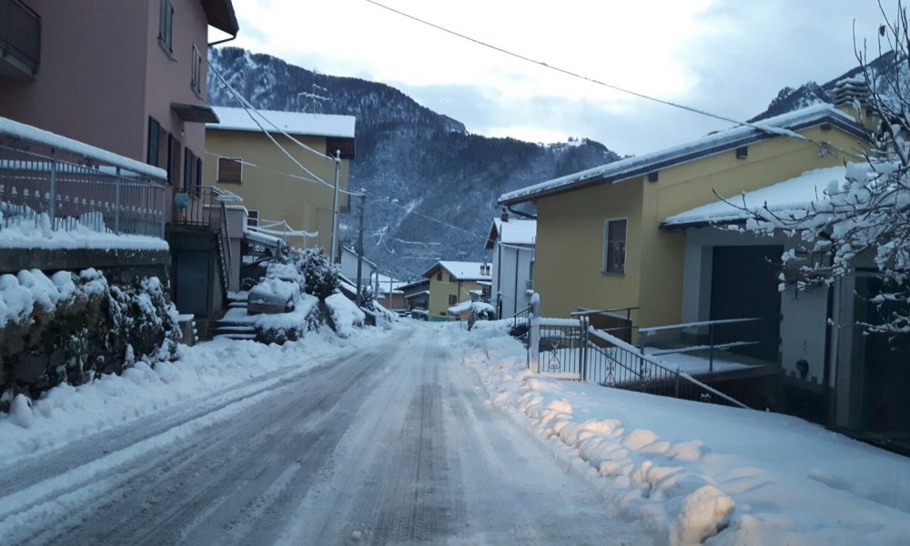 Neve sulle valli e sulle montagne lariane, stamattina strade ghiacciate