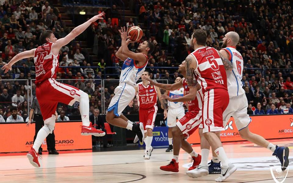 Cantù, un buon secondo tempo non basta: il derby va a Milano